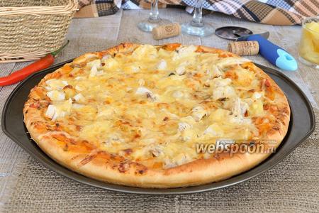 Фото рецепта Пицца с ананасами и курицей
