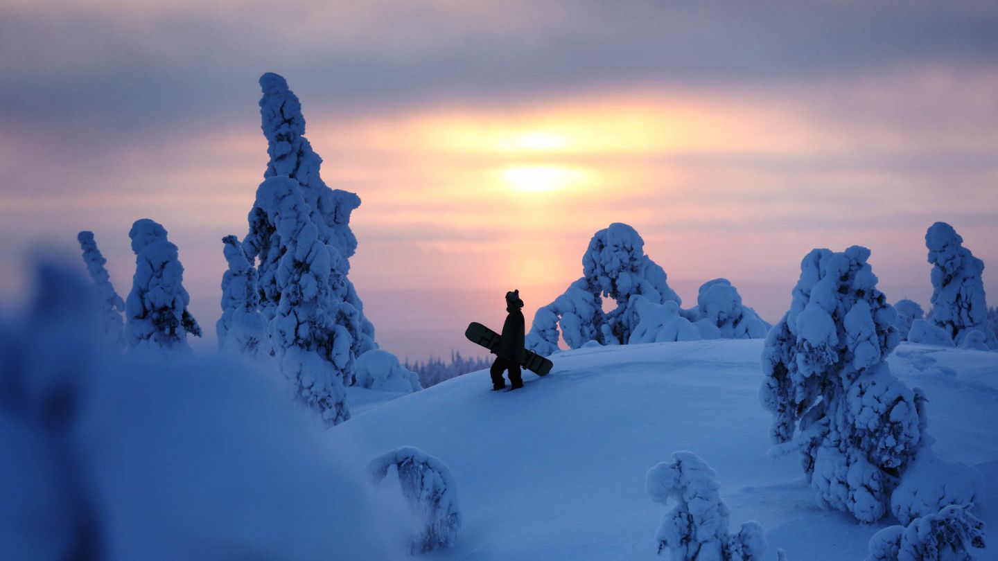Snowboarder in Lapland